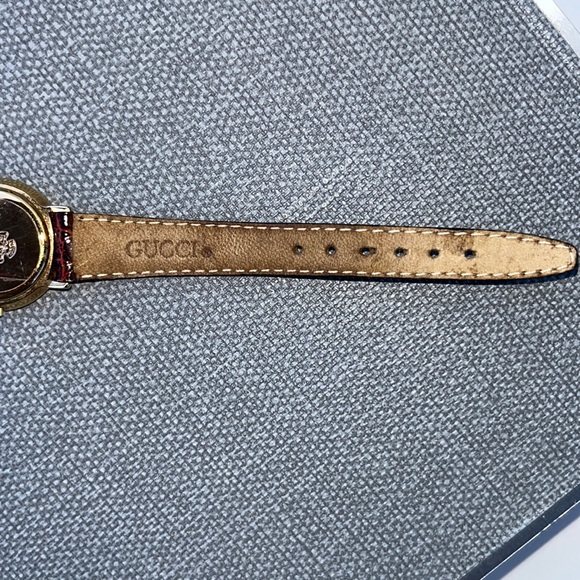 Authentic Gucci Vintage 1990βs Green/Red Web Brown Leather DialWatch/new-battery - Picture 6 of 16
